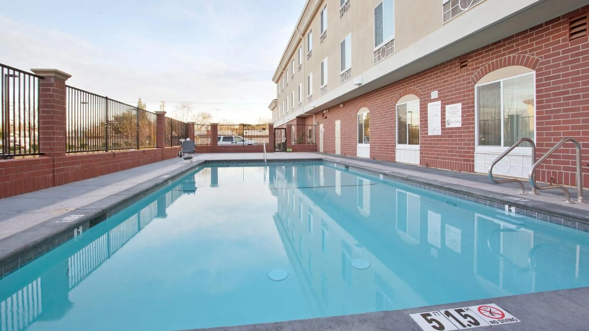 Holiday Inn Express & Suites Sacramento Ne Cal Expo By Ihg