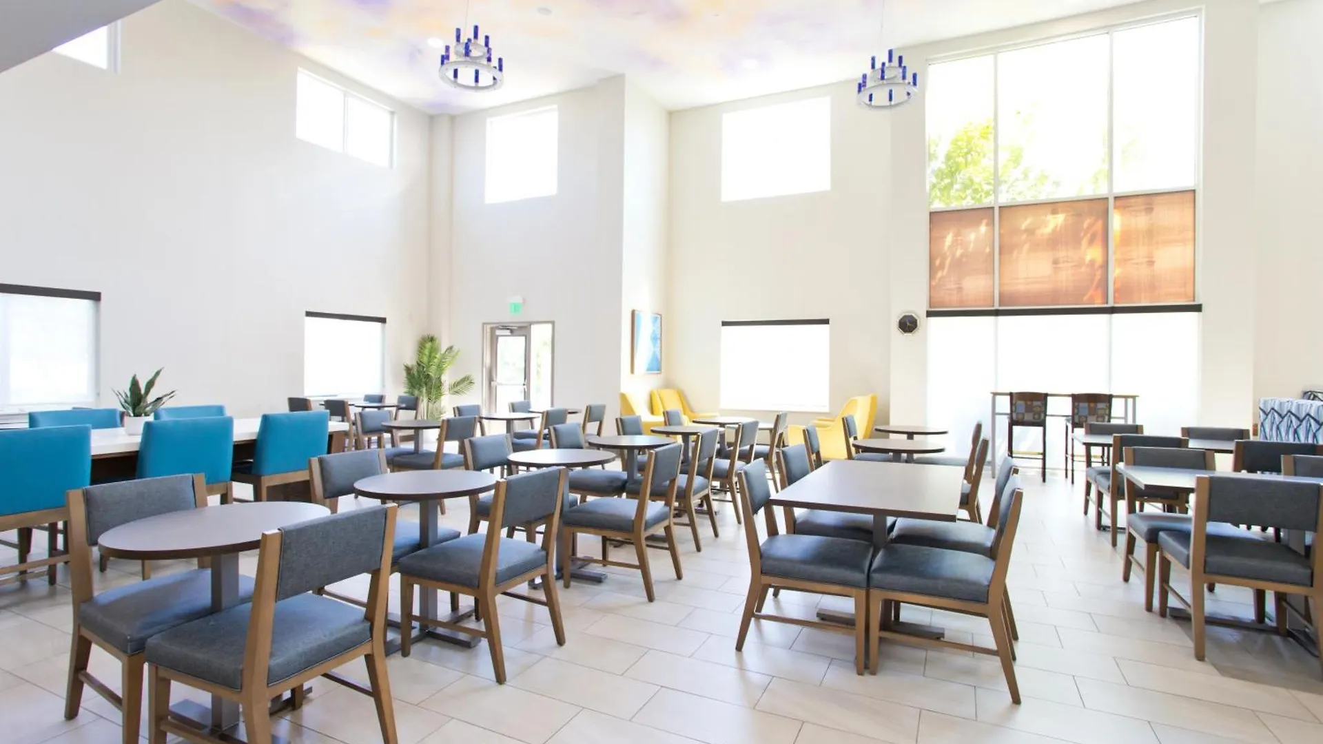 Holiday Inn Express & Suites Sacramento Ne Cal Expo By Ihg 3*,  United States
