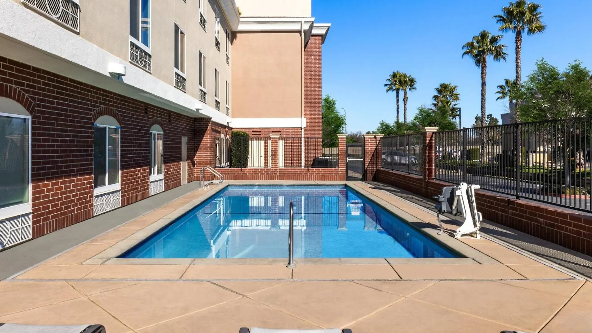 Hotel Holiday Inn Express & Suites Sacramento Ne Cal Expo By Ihg