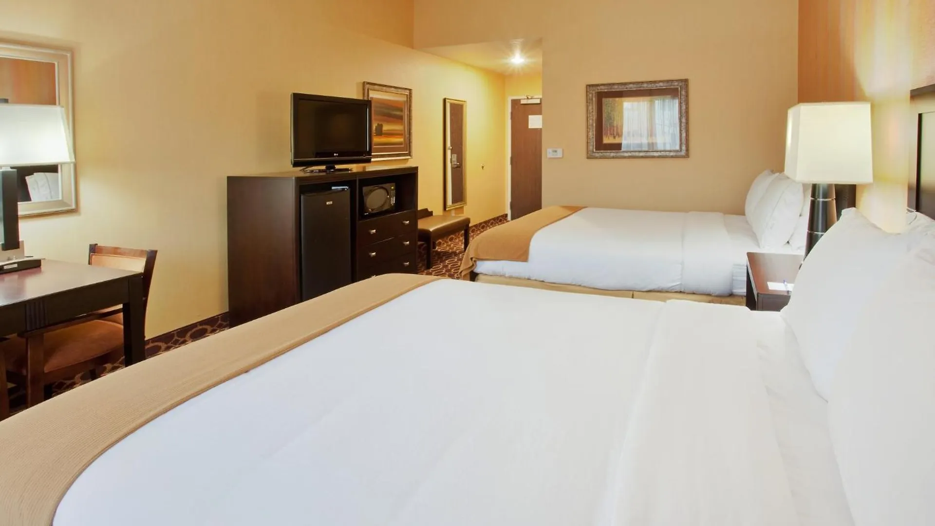 Holiday Inn Express & Suites Sacramento Ne Cal Expo By Ihg Hotel