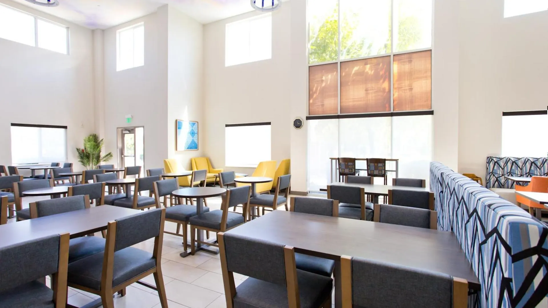 Holiday Inn Express & Suites Sacramento Ne Cal Expo By Ihg Hotel